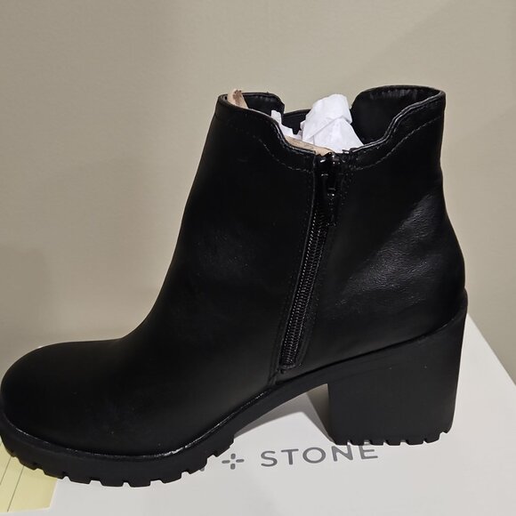 Womens boots - Picture 2 of 2